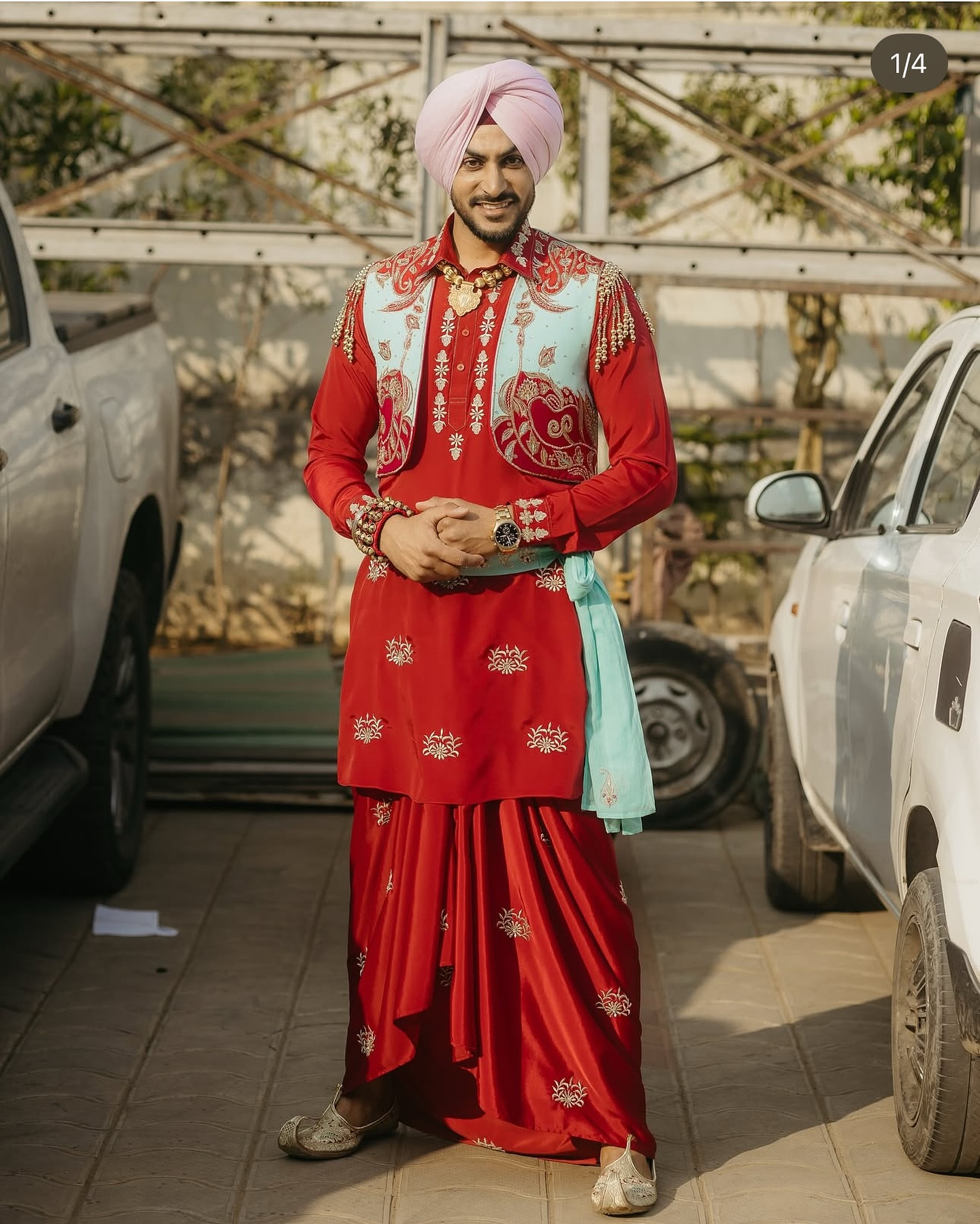 ਰਾਜਵੀਰ ਜਵੰਧਾ ਜੀ ਸਾਨੂੰ ਸਦੀਵੀ ਵਿਛੋੜਾ ਦੇ ਗਏ ਹਨ। ਅਪਾਰ ਅਰਦਾਸਾਂ ਦੇ ਬਾਵਜੂਦ ਪਰਮਾਤਮਾ ਨੂੰ ਕੁੱਝ ਹੋਰ ਮੰਜੂਰ ਸੀ। ਉਹਨਾਂ ਦੇ ਜਾਣ ਨਾਲ ਪੰਜਾਬ ਪੰਜਾਬੀਅਤ ਨੂੰ ਬਹੁਤ ਵੱਡਾ ਘਾਟਾ ਪਿਆ ਹੈ। ਵਾਹਿਗੁਰੂ ਉਹਨਾਂ ਦੀ ਆਤਮਾ ਨੂੰ ਚਰਨਾਂ ਵਿੱਚ ਨਿਵਾਸ ਅਤੇ ਪਰਿਵਾਰ, ਪ੍ਰਸ਼ੰਸਕਾਂ ਤੇ ਹੋਰ ਚਾਹੁਣ ਵਾਲਿਆਂ ਨੂੰ ਭਾਣਾ ਮੰਨਣ ਦਾ ਬਲ ਬਖਸ਼ਿਸ਼ ਕਰਨ। 🙏🙏🙏🙏🙏