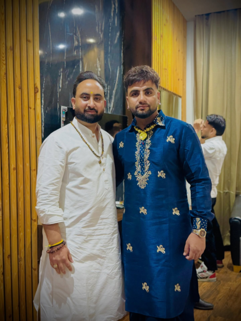 🎤ਉਹ ਸਾਡੇ ਦੁੱਧ ਨਾਲੋਂ ਚਿੱਟੇ ਕਿਰਦਾਰ ਨੇ
ਕੱਲੇ ਕੁੜਤੇ ਨੀ ਚਿੱਟੇ ਪਾਏ ਯਾਰ ਨੇ🔥 @guntaj_dandiwal @r.vee_vashisht