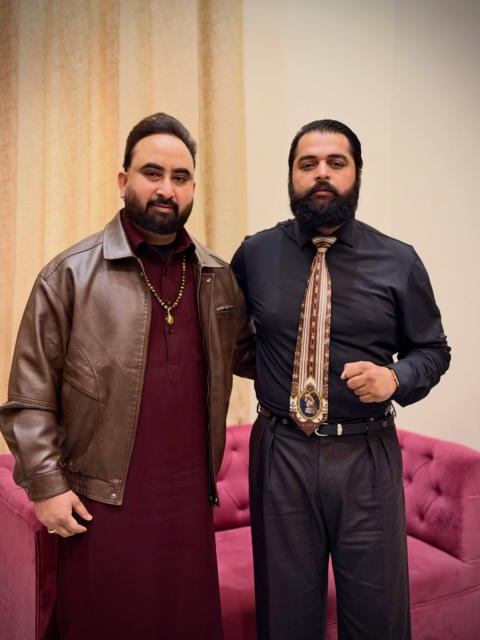 ਖੁਦ ਤੋਂ ਫੋਕਸ ਹਿੱਲ ਜਾਣਾ ਸੀ ਜੇ ਥੋੜੇ ਹੁਸ਼ਿਆਰ ਨਾ ਹੁੰਦੇ
ਲੋਕਾਂ ਵੇਚ ਕੇ ਖਾ ਜਾਣਾ ਸੀ ਅਸੀਂ ਜੇ ਤੇਜ਼ ਤਰਾਰ ਨਾ ਹੁੰਦੇ❤️
@gulabsidhu_ 

#rveevashisht❤️ #gulabsidhu #sidhumoosewala